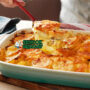 Potato Bake golden bubbly keju cheddar meleleh bacon daun bawang di loyang kaca