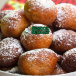 Puff Puff golden gembung tabur gula halus tumpuk tinggi di paper bag Nigeria