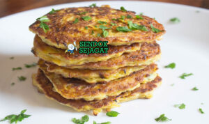 Pumpkin and Feta Fritters Cafe Style Australia Pumpkin and Feta Fritters golden renyah feta meleleh yogurt mint sauce rocket salad lemon