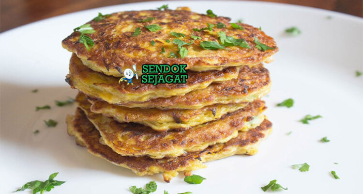 Pumpkin and Feta Fritters golden renyah feta meleleh yogurt mint sauce rocket salad lemon