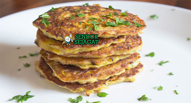 Pumpkin and Feta Fritters golden renyah feta meleleh yogurt mint sauce rocket salad lemon