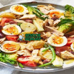 Salade Niçoise piring besar tuna seared rare telur lumer tomat olive Niçoise anchovy vinaigrette