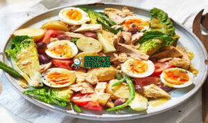Salade Niçoise Elegan Khas Nice Provence Salade Niçoise piring besar tuna seared rare telur lumer tomat olive Niçoise anchovy vinaigrette
