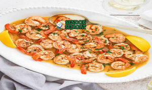 Shrimp Scampi udang besar saus mentega lemon parsley atas spaghetti di piring saji