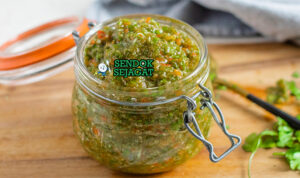 Sofrito Hijau Autentik Puerto Rico Sofrito Puerto Rico hijau cerah di toples kaca aji dulce culantro bawang putih olive oil