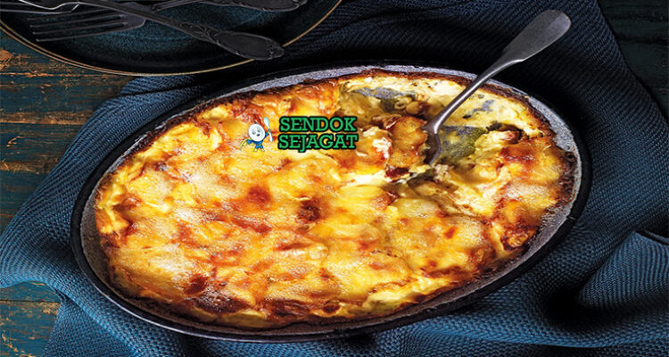 Tartiflette keju Reblochon meleleh golden bacon kentang creamy di loyang keramik