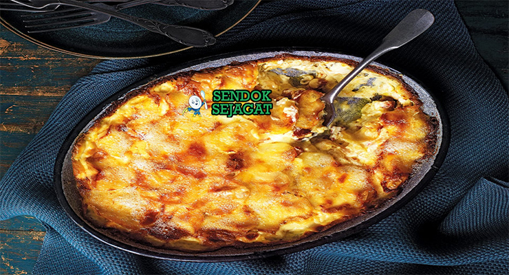 Tartiflette keju Reblochon meleleh golden bacon kentang creamy di loyang keramik