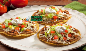 Tostadas Berantakan Enak Khas Mexico City Tostadas tumpuk tinggi ayam tinga lettuce crema queso fresco aguacate salsa roja limau