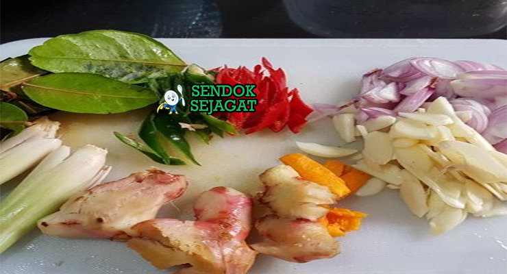 Bahan garang asem ayam kampung belimbing wuluh santan daun pisang cabe rawit tomat hijau bumbu halus