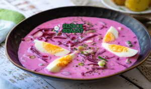 Saltibarščiai sup pink beetroot dingin kefir dill timun telur kentang rebus sour cream mangkuk
