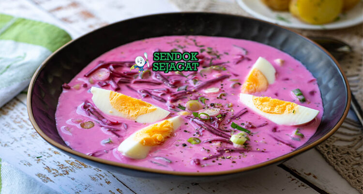 Saltibarščiai sup pink beetroot dingin kefir dill timun telur kentang rebus sour cream mangkuk