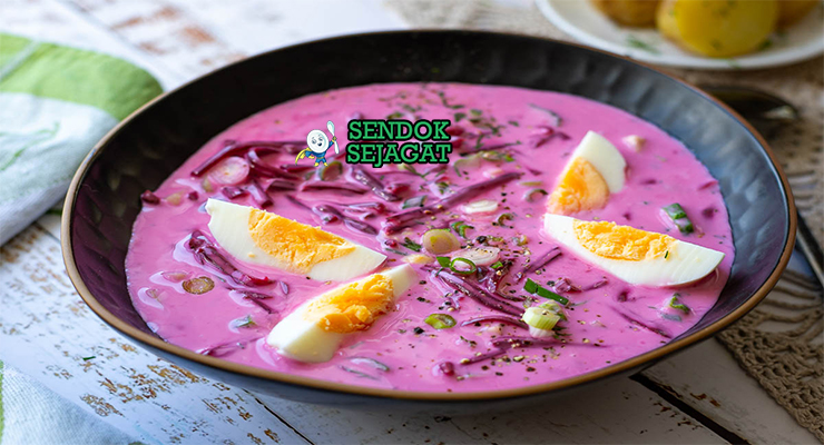 Saltibarščiai sup pink beetroot dingin kefir dill timun telur kentang rebus sour cream mangkuk