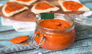 Ajvar selai paprika merah chunky toples kaca roti crusty pljeskavica kajmak salad shopska