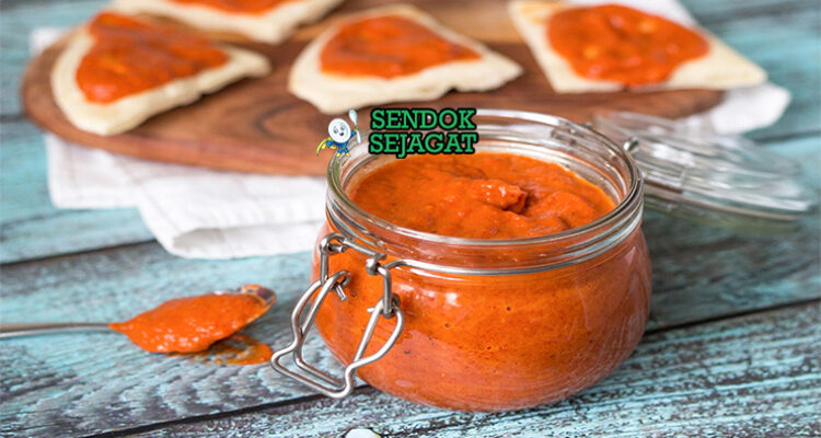 Ajvar selai paprika merah chunky toples kaca roti crusty pljeskavica kajmak salad shopska