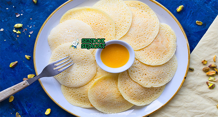 Baghrir pancake semolina berlubang ribuan golden madu butter meleleh almond panggang mint tea