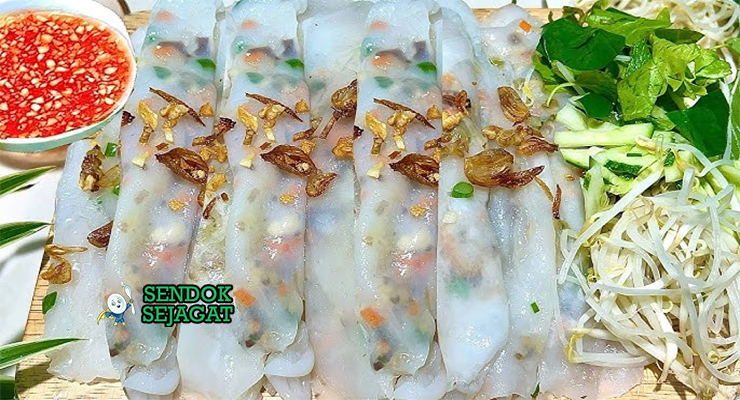 Bánh Cuốn gulung transparan isi daging babi jamur telur cha lua bawang goreng daun bawang nuoc cham