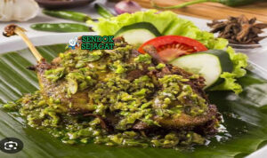 Bebek Cabe Ijo Nendang Khas Jawa Timur Bebek Cabe Ijo bebek goreng garing kulit siram sambal ijo lombok hijau cabe rawit tomat hijau nasi lalapan