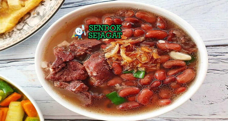 Brenebon sup kacang merah kental daging babi kaki babi cengkeh kuah gurih nasi putih sambal roa