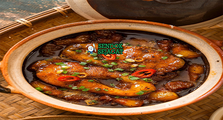 Cá Kho Tộ ikan lele potong kuah karamel hitam cabe jahe tộ tanah liat nasi canh chua calamansi