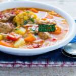 Carbonada Criolla sup kental daging sapi labu kuning quince jagung tomat roti crusty peterseli