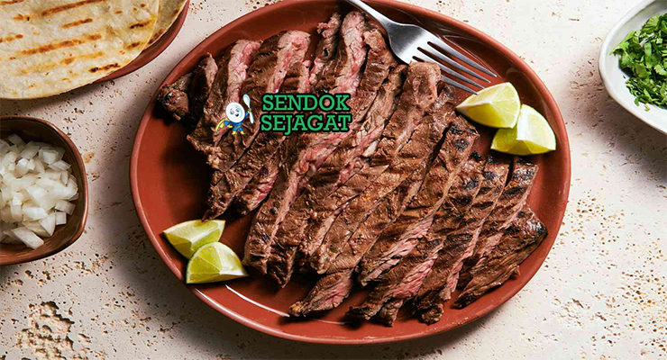 Carne Asada irisan steak panggang charred flank skirt taco tortilla guacamole pico de gallo onion cilantro limau