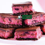 Cherry Ripe Slice potong kotak dark chocolate mengkilap filling cherry coconut merah cerah base cokelat