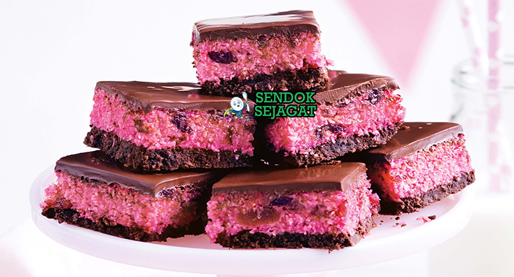 Cherry Ripe Slice potong kotak dark chocolate mengkilap filling cherry coconut merah cerah base cokelat