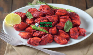 Chicken 65 Pedas Garing Khas India Selatan Chicken 65 ayam goreng merah garing curry leaves hijau cabe hijau limau onion rings