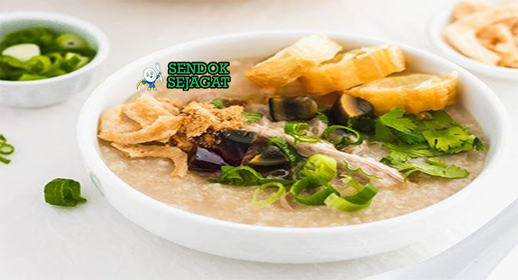 Congee putih silky mangkuk century egg pork youtiao telur asin daun bawang jahe minyak wijen