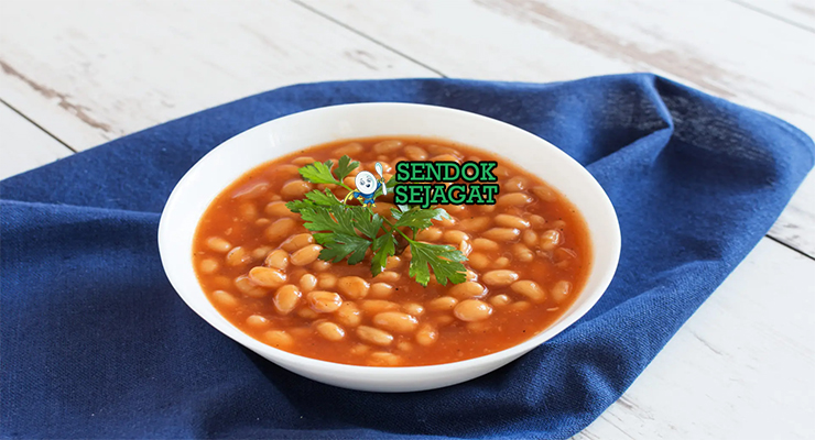 Fasolada sup kacang putih kuah tomat oregano olive oil feta olives roti crusty lemon wedges