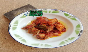 Resep Ikan Asin Jambal Balado Indonesia asli ikan jambal goreng bumbu balado cabe merah pedas gurih 45 menit. Panduan mudah Sendok Sejagat, rumahan autentik! Resep Ikan Asin Jambal Balado Khas Indonesia