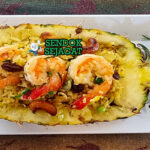 Khao Pad Sapparot nasi goreng nanas boat udang ayam kismis kacang mede bawang goreng cabe limau