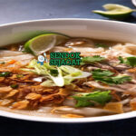 Khao Piak Sen mie beras tebal kenyal kuah bening ayam suwir telur jahe goreng daun bawang jaew bong