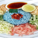 Khao Yam nasi biru bunga telang campur herbal kacang panjang serai daun jeruk kelapa sangrai nam budu limau