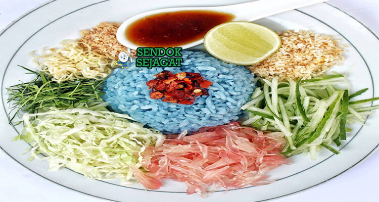 Khao Yam nasi biru bunga telang campur herbal kacang panjang serai daun jeruk kelapa sangrai nam budu limau