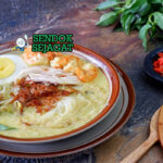 Laksa Betawi kuah santan kuning udang ayam mie kuning tauge telur emping bawang goreng sambal jeruk nipis