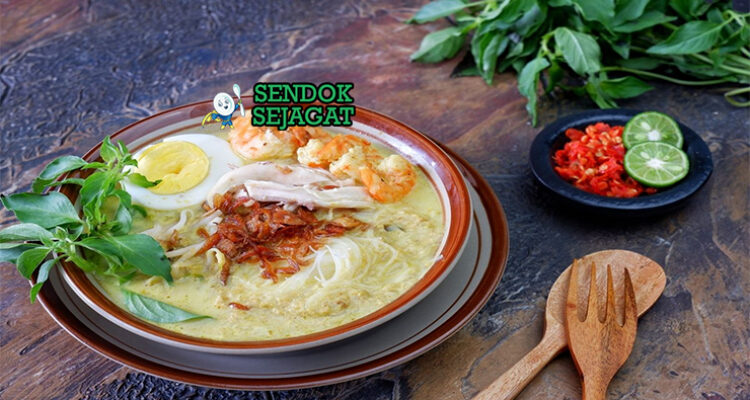 Laksa Betawi kuah santan kuning udang ayam mie kuning tauge telur emping bawang goreng sambal jeruk nipis