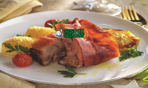 Lechón Cuerito Brutal Khas Guavate Puerto Rico Lechón Puerto Rico cuerito garing retak daging juicy adobo arroz con gandules tostones di piring kayu