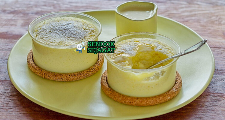 Lemon Delicious Pudding golden sponge atas saus lemon creamy bawah whipped cream lemon zest