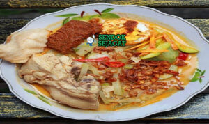 Lontong Cap Go Meh Keluarga Besar Khas Peranakan Jawa Lontong Cap Go Meh meja penuh lontong daun pisang opor ayam kuning telur pindang semur krecek koya