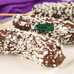 Monkey's Tail pisang beku balur coklat mengkilap tabur kacang almond lemon wedges cherry garnish