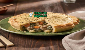 Mushroom and Spinach Pie puff pastry golden flaky filling jamur spinach cream cheese mashed potato peas