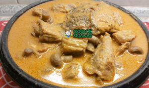 Nkatenkwan Creamy Pedas Khas Ghana Nkatenkwan kuah kacang tanah kental ayam kampung garden egg scotch bonnet utuh dengan fufu