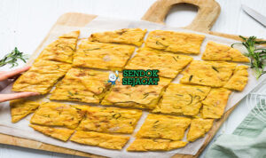 Potato and Rosemary Flatbread golden crispy kentang iris rosemary sea salt olive oil parmesan potong kotak