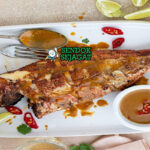 Samaki wa Kupaka ikan utuh bakar siram kuah kupaka santan kuning kelapa sangrai nasi ugali kachumbari