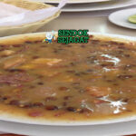 Sancocho de Guandules sup kacang merah kental santan longaniza auyama cilantro arroz blanco tostones aguacate