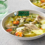 Sopa de Pollo kuah bening ayam jagung wortel zucchini avocado limau tortilla chips mangkuk