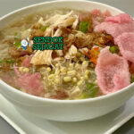 Soto Sokaraja kuah santan hitam kecap suwiran ayam tauge kerupuk karak ungu sambal kecap jeruk nipis