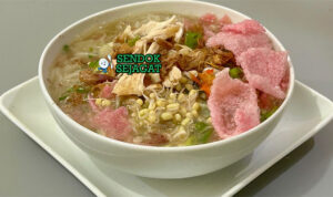 Soto Sokaraja Manis Gurih Khas Banyumas Soto Sokaraja kuah santan hitam kecap suwiran ayam tauge kerupuk karak ungu sambal kecap jeruk nipis