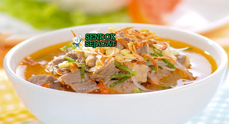 Soto Tauco kuah bening kecap taoco daging sapi tauge kerupuk karak ungu sambal kecap jeruk nipis
